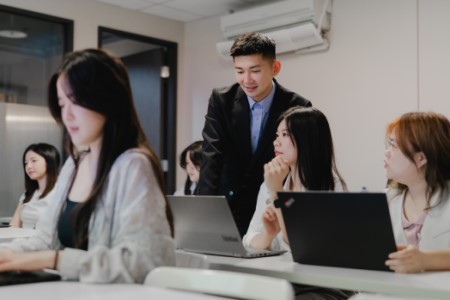 小班制實體授課,讓每位學員都可以獲得照顧